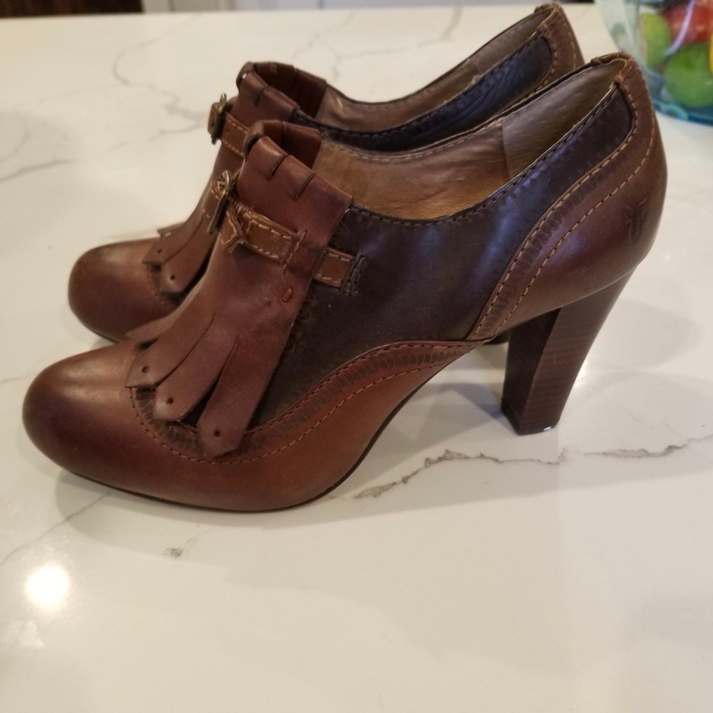 Vintage Frye cognac leather pumps heels